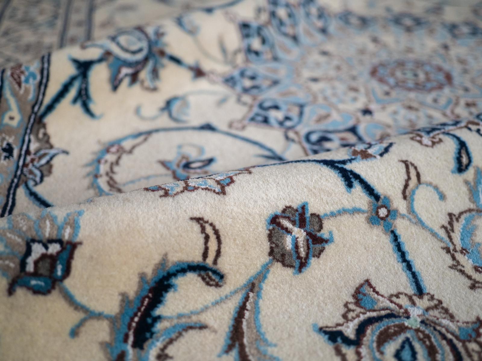 Startseite / Handgeknüpfte Teppiche / Königin der Nacht (AUSVERKAUFT)