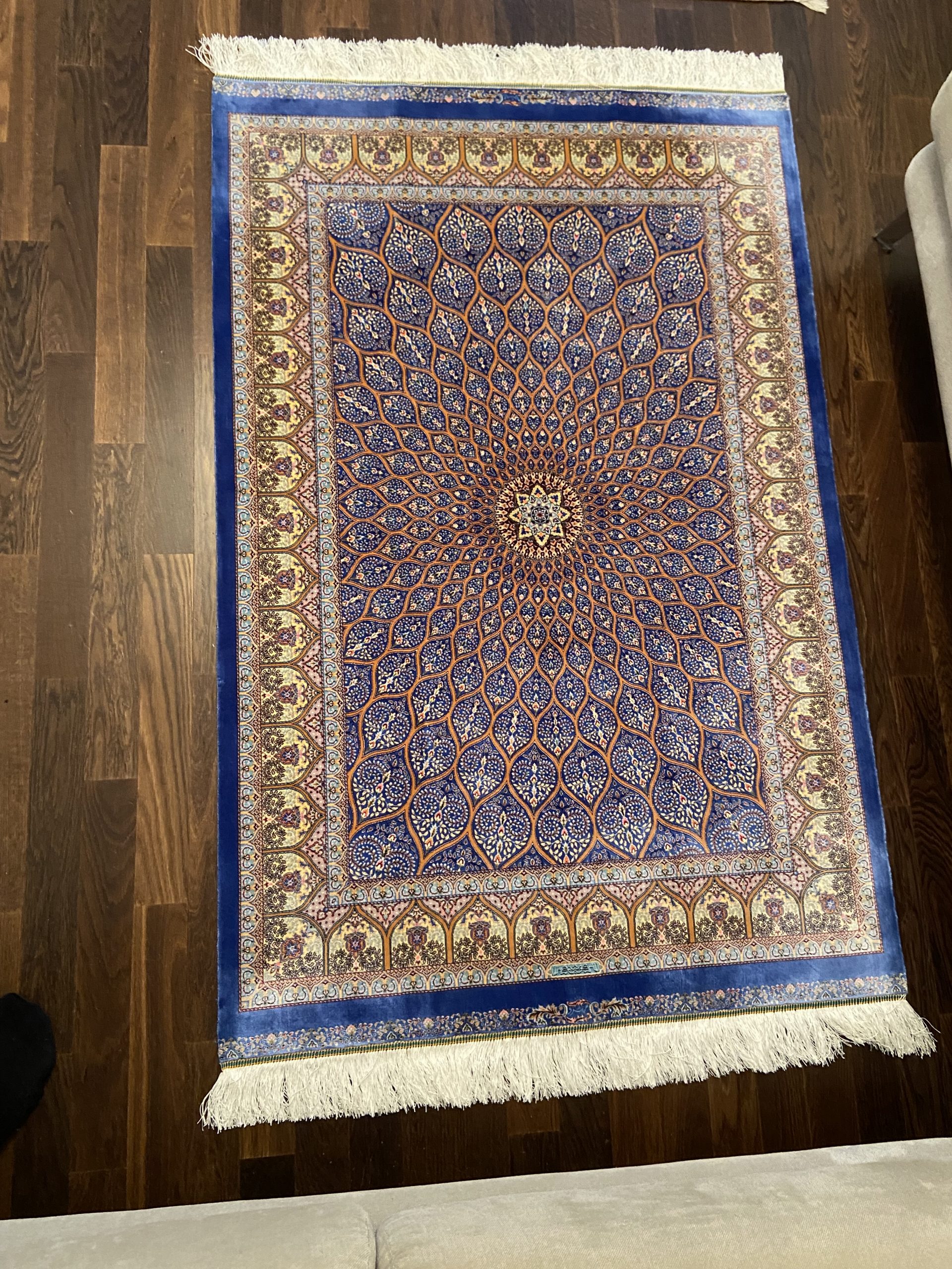 Jabbari Fine Living Gonbad Gold Blauer Teppich